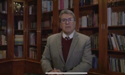 "El partido comienza a fijar reglas políticas e incluye a cuatro en la cuatro. Cuatro aspirantes, tres los que refiere constantemente el presidente de la República y un servidor, lo que me parece un gesto correcto".