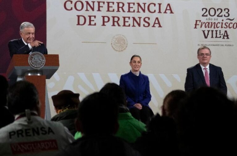El hecho que salgan a defenderla el presidente López Obrador, 21 gobernadores, senadores, diputados federales, locales, alcaldes, presidentes municipales evidencia la flaqueza política de la jefa de gobierno. Ayer, oootra vez AMLO salvó a su corcholata favorita del precipicio.