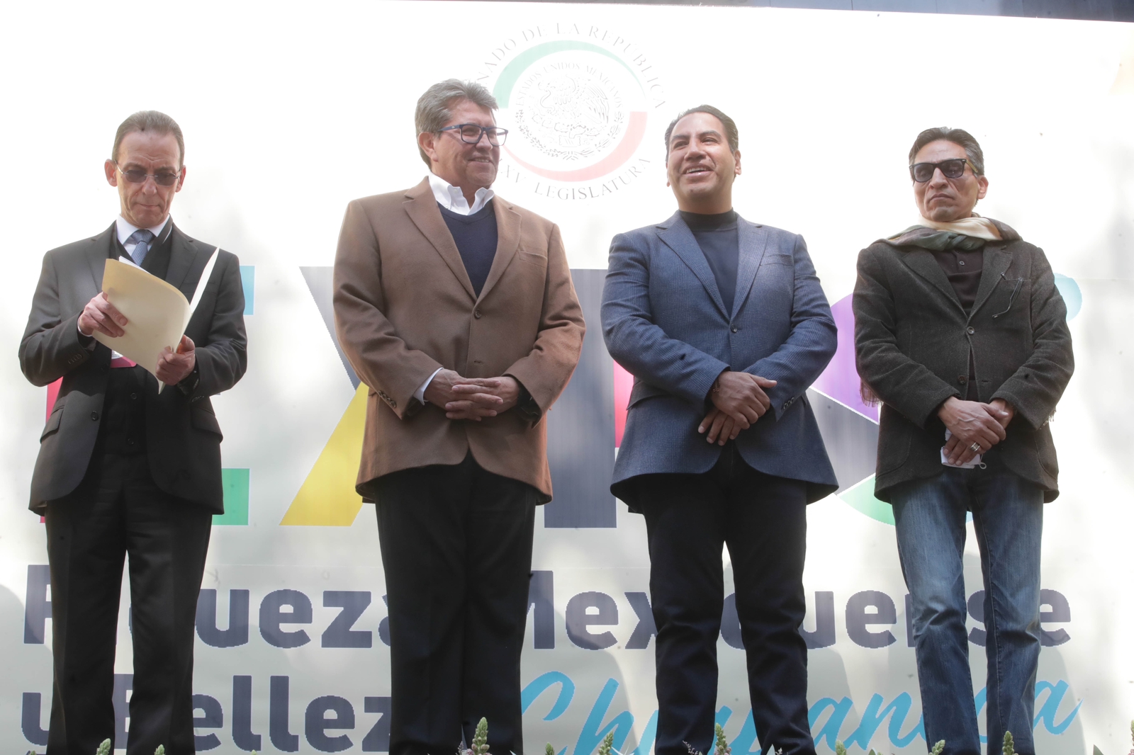 Ricardo Monreal, presidente de la Junta de Coordinación Política, hizo un llamado a quienes aspiran a suceder a Andrés Manuel López Obrador a que se conduzcan con apego a la Constitución y a  la Ley porque a nadie conviene adelantar vísperas e incurrir en promociones o en campañas anticipadas pues se descuida la función pública.
