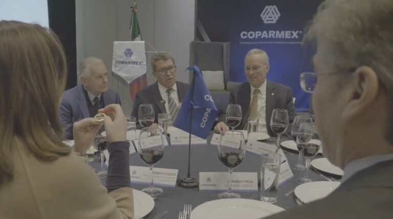 Para que pueda construirse una sociedad más justa, más igualitaria, más equitativa, en donde se implementen políticas públicas progresistas, se requiere del sector empresarial, aseguró Ricardo Monreal.