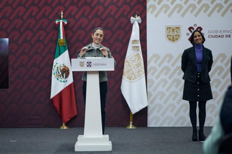 El Gobierno de la Ciudad de México arrancó la aplicación de descuentos en el pago anual anticipado de Predial con 8 por ciento si se realiza en enero y 5 por ciento si es en febrero; cuota fija de 58 pesos bimestrales en predial a grupos vulnerables y adultos mayores a partir de 59 años y 30 por ciento en predial si el valor catastral excede 2 millones 400 mil pesos; 50 por ciento en la cuota bimestral de agua para grupos vulnerables; así como 100 por ciento en tenencia vehicular, pagando el refrendo.