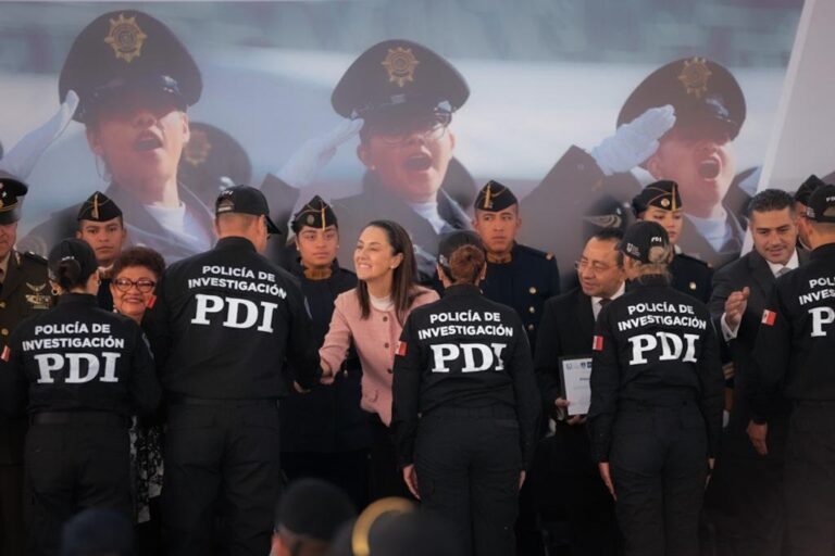 La jefa de Gobierno, Claudia Sheinbaum, destacó la labor de los elementos de la Secretaría de Seguridad Ciudadana (SSC) que han contribuido, según ella, a disminuir en por lo menos el 50 por ciento los delitos de alto impacto en la Ciudad de México, “lo que no tiene precedentes”, dijo.