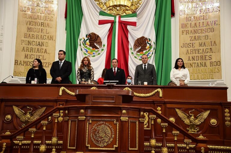 El conflicto entre las fuerzas políticas y el ausentismo fueron la constante durante el periodo de la Comisión Permanente del Congreso de la Ciudad de México, donde prevalece la confrontación entre Partido Morena y sus aliados contra la oposición, lo que ha generado una parálisis legislativa, en la que los ciudadanos son los principales perdedores, porque los temas trascendentales para su beneficio jamás avanzan.