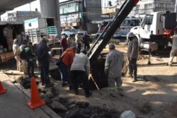 • La fuga provocó socavón a la altura del pueblo de Zapotitlán • El cierre modificó la movilidad del servicio emergente Metrobús en la zona • Se prevé concluir la reparación este jueves 26 y reabrir la circulación