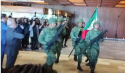 No podía ser distinto, cuando el jefe de prensa del Cámara de Diputados no fue alumno, sino maestro de los montajes en Televisa, como aquel que ordenó Genaro García Luna en diciembre de 2005 para simular la detención de la francesa Florence Cassez, que a la postre quedó libre precisamente por esta violación procesal.