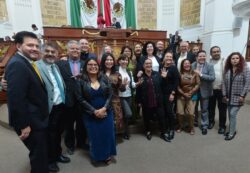 Y hablando de la crisis del PRD, llamó mucho la atención que en la sesión de instalación del Periodo Ordinario de Sesiones del Congreso de la Ciudad de México los diputados perredistas Víctor Hugo Lobo y Jorge Gaviño se les vio muy cerquita de Morena.