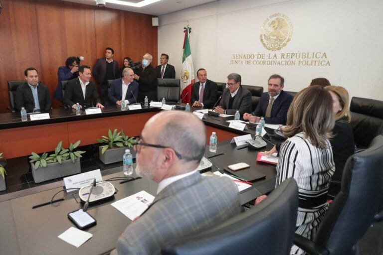 Monreal encabeza encuentro con consejeros del INE por 'Plan B'