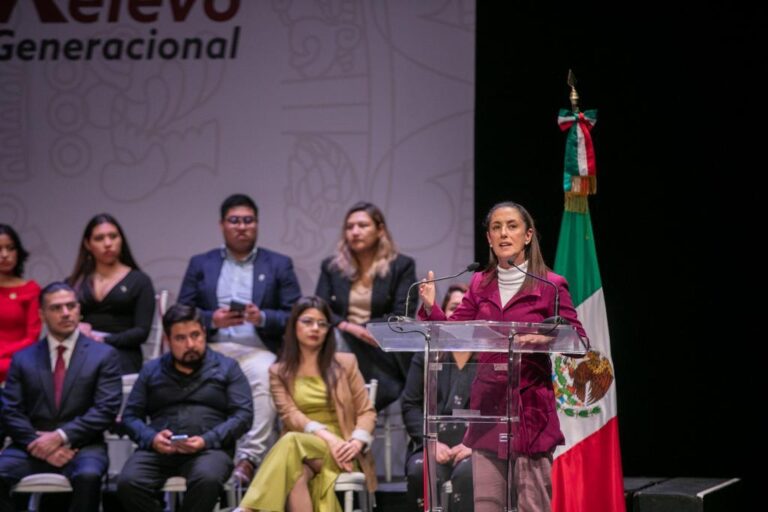 Al recordar lo que llamó fraude electoral de 2006, la jefa de Gobierno, Claudia Sheinbaum se refirió a éste como un lamentable episodio de traición a la patria, pero olvidó mencionar el robo electoral de 1988, sin el cual su trayectoria política sería impensable, lo mismo que la del hoy presidente Andrés Manuel López Obrador.