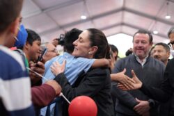 En cumplimiento de la instrucción presidencial de recuperar la Ciudad de México antes que reanudar a su campaña nacional, la jefa de Gobierno, Claudia Sheinbaum inició el miércoles una gira por las 16 Alcaldías de la capital para “escuchar a la ciudadanía”. 
