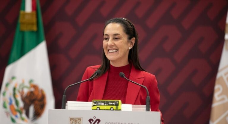 La aspirante presidencial Claudia Sheinbaum, expresó su beneplácito de la llamada “carta de unidad” que firmaron el martes 51 senadores de su partido, en la que se comprometen a aprobar a quien resulte el puntero de las encuestas que se realicen para la selección del candidato presidencial de Morena para 2024.