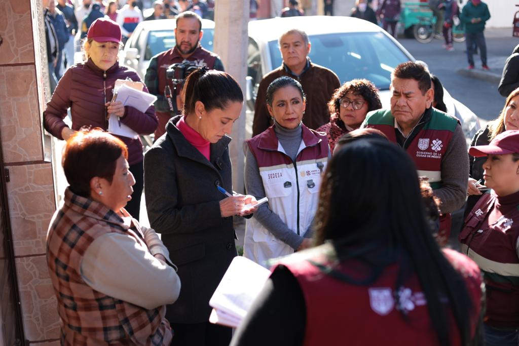 Como se lo instruyó el presidente Andrés Manuel López Obrador hace algunas semanas, la jefa de Gobierno, Claudia Sheinbaum, inició una gira por las 16 alcaldías de la capital, en un intento por rescatar la aceptación de la ciudadanía, la cual ha quedado muy mermada principalmente por la percepción de que se alejó de sus obligaciones por andar de virtual campaña presidencial por todo el país.