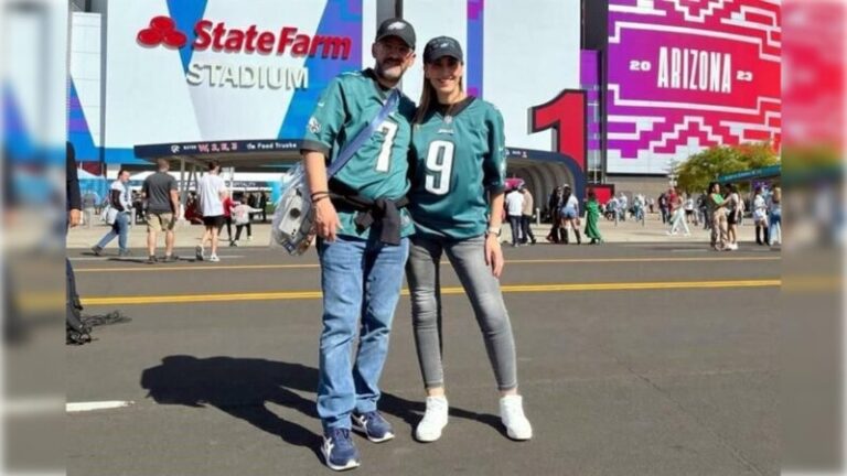 En su mañanerita, en que los paleros pertenecen a los llamados “medios tradicionales”, la jefa de Gobierno Claudia Sheinbaum eludió el tema de su contralor, Juan José Serrano, de quien se divulgaron fotografías el domingo posando frente al estadio de Arizona, donde se celebró el Super Bowl de la NFL.