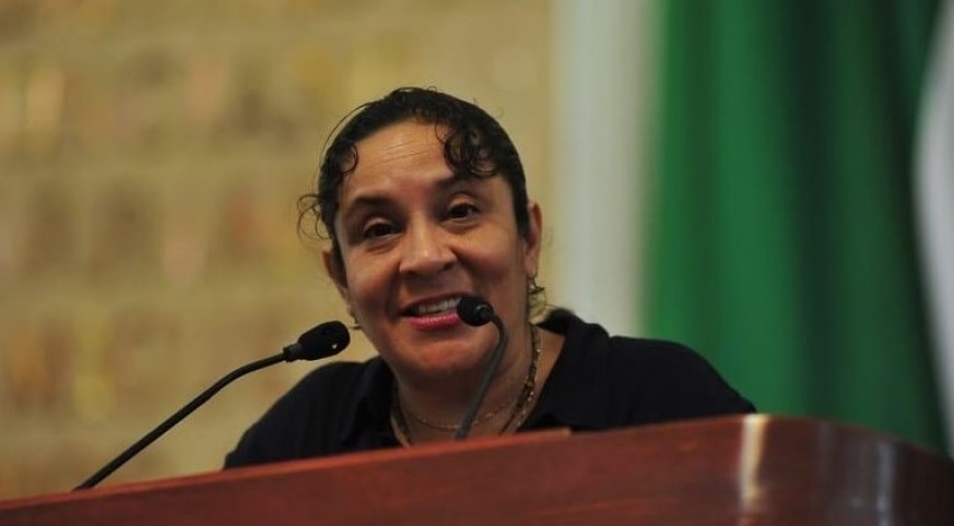 En el Congreso CDMX, Morena solicitó un punto de acuerdo contra la Alcaldía Álvaro Obregón, pero cuando se dieron cuenta de que la señalada no sería la actual edil, Lía Limón, sino la anterior, Layda Sansores, quisieron hacer trampa para que el Pleno votara otra cosa. Qué mal Valentina Batres.