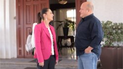 La visita de la jefa de Gobierno Claudia Sheinbaum a Jalisco, el sábado, dejó en claro quién es la otra corcholata del presidente Andrés Manuel López Obrador en la oposición: el gobernador de aquella entidad, Enrique Alfaro, quien formalmente es militante del partido Movimiento Ciudadano (MC), pero se vio más morenista que otros gobernadores de Morena, lo que alimenta las versiones del distanciamiento con su partido.