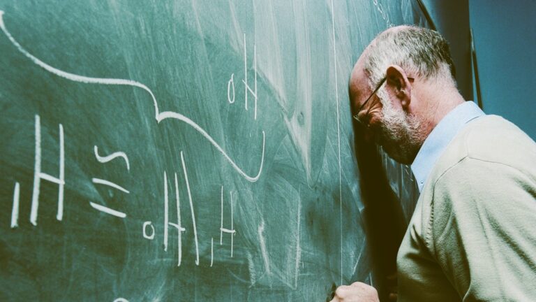 Cómo destruir la vida de un profesor y perjudicar a su institución