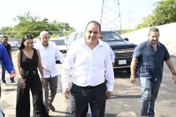 Tal como se escribió en la columna Mensaje Político la semana pasada, el gobernador de Morelos, Cuauhtémoc Blanco se va a salir con la suya de ser candidato a diputado plurinominal, asegurarse el escaño y el fuero, sin necesidad de tener que pedir licencia definitiva a la gubernatura, que es la primera parte de la ‘velasquiña’ de Manuel Velasco, quien hizo lo mismo en Chiapas, en 2018. FOTO: Archivo Gobierno Morelos