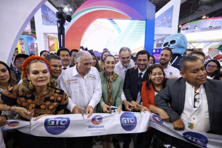 Claudia Sheinbaum, jefa de Gobierno y Miguel Torruco Marqués, titular de la Secretaría de Turismo federal, formalizaron el corte de listón del “Tianguis Turístico México 2023, Ciudad de México”, el encuentro más importante del ramo que por vez primera se celebró en la capital del país.