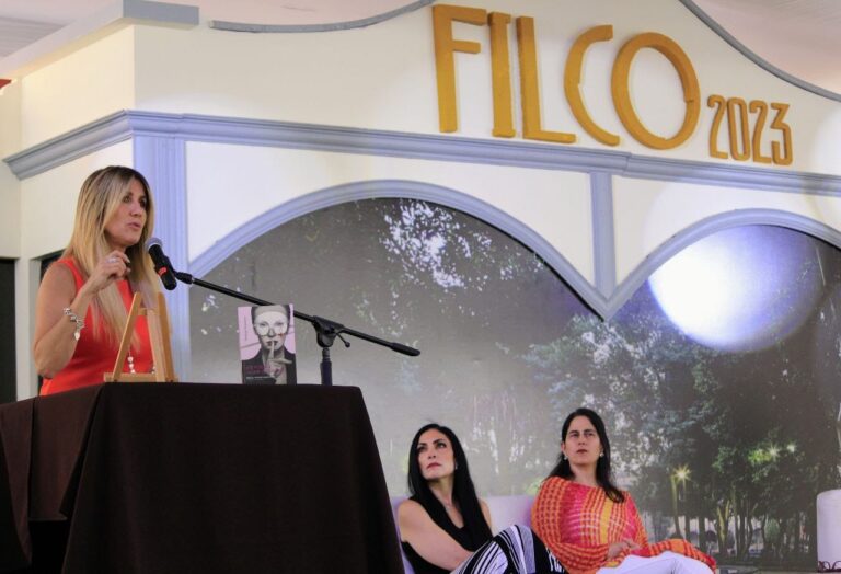 “Este libro es una invitación a la reflexión sobre ¿qué les está pasando a las mujeres?, la violencia no sólo está en las clases bajas, está en la escuela, en el trabajo, en la clase alta”: Desirée Navarro