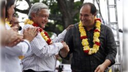 En los últimos días en las conversaciones surgió el escenario de que el nieto del general Lázaro Cárdenas –del mismo nombre y coordinador de asesores de AMLO–, pudiera abanderar a Morena en 2024 para la Ciudad de México.