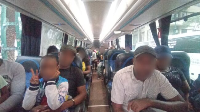 Retiran a migrantes de la Plaza Giordano Bruno en Alcaldía Cuauhtémoc