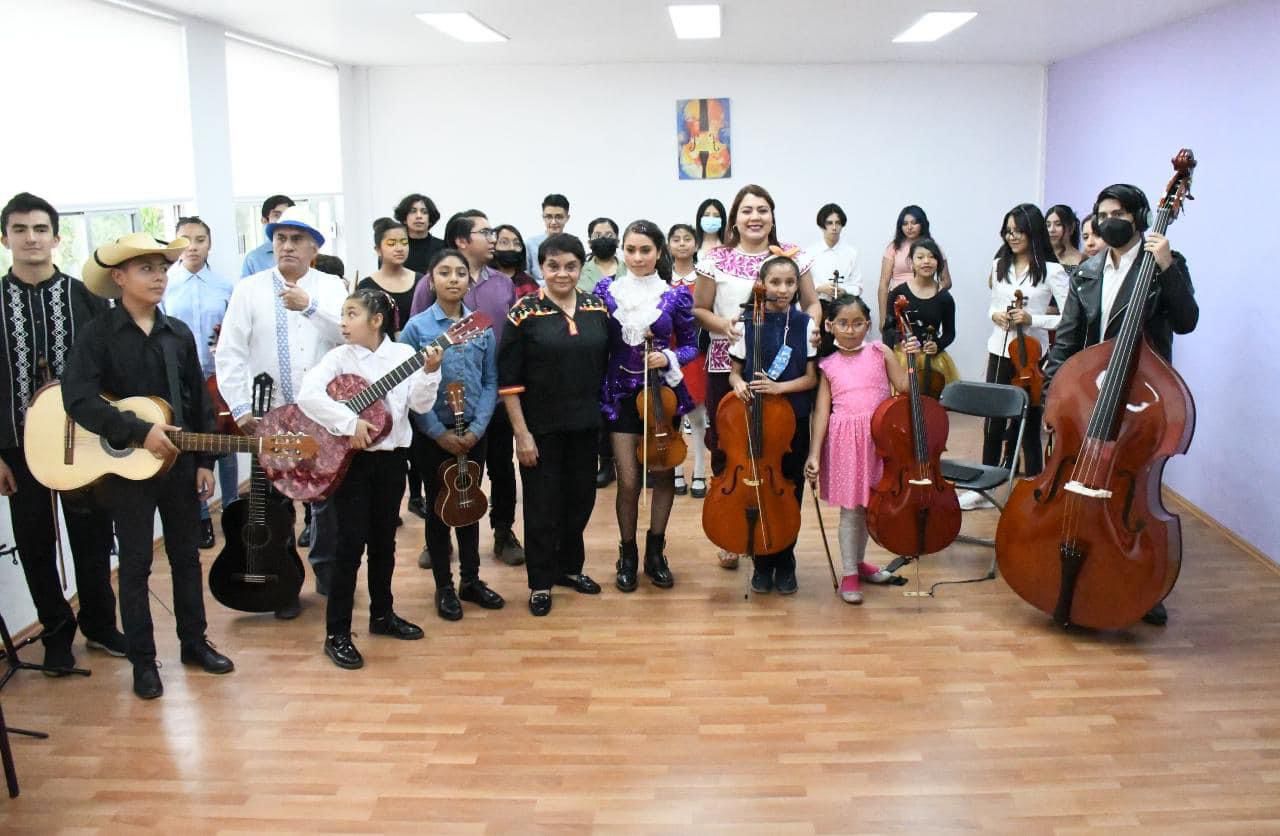 Fundador del Ballet Folclórico Nacional de México visitó ‘Escuelas para la Vida’ en Tláhuac