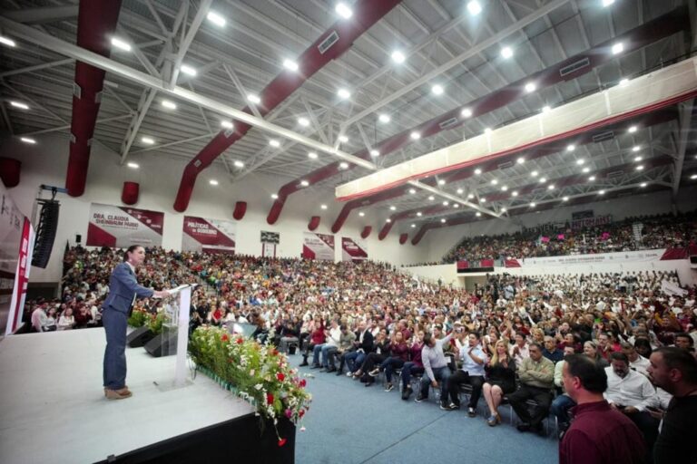 En la Conferencia Magistral Políticas de Gobierno al Servicio de la Ciudadanía en el Instituto Tecnológico de Nuevo León, la jefa de Gobierno de la Ciudad de México Claudia Sheinbaum  presumió logros de su administración, entre los cuales destacó en educación, movilidad, obras públicas y en apoyo a las mujeres en la capital del país.