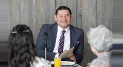 El senador Alejandro Armenta dio a conocer que va a reunirse con su equipo de abogados a fin de analizar si procede legalmente contra la ministra presidenta de la Suprema Corte de Justicia de la Nación, Norma Piña, por los mensajes de WhatsApp que le envió la víspera.