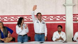 Integrantes de la Organización de Campesinos e Indígenas de México (OCIM) de la región de Xonacatlán, se reunieron con liderazgos de Acción Nacional para respaldar a su candidata a la gubernatura del estado de México, Ale del Moral, por lo que se comprometieron a salir a votar el próximo 4 de junio por el PAN.