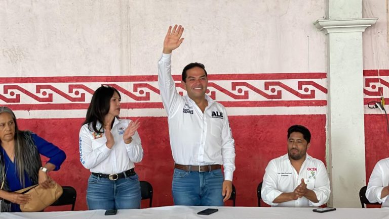 Integrantes de la Organización de Campesinos e Indígenas de México (OCIM) de la región de Xonacatlán, se reunieron con liderazgos de Acción Nacional para respaldar a su candidata a la gubernatura del estado de México, Ale del Moral, por lo que se comprometieron a salir a votar el próximo 4 de junio por el PAN.