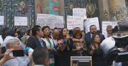 Ayer ocurrió un hecho inédito, que ni en los tiempos más duros de la vieja guardia priísta: el cuerpo de granaderos –que ya no son granaderos– de la jefa de Gobierno, Claudia Sheinbaum tomó el Congreso de la Ciudad de México y sustituyó a la oposición, pues fueron los propios policías quienes le impidieron a los diputados del PAN