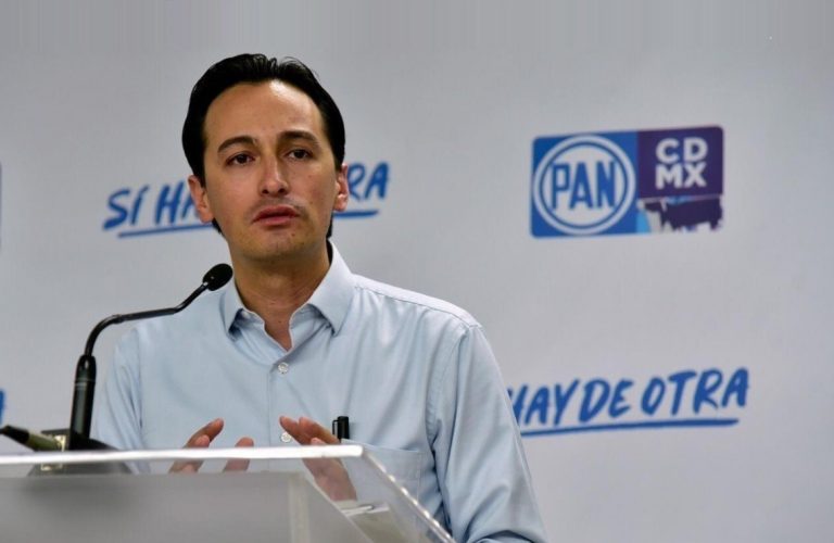 Liderazgos de Morena en la CDMX aprovecharon el conflicto de AMLO con Perú para darle un llegue al canciller Marcelo Ebrard, porque consideran que no ha defendido lo suficiente al presidente,