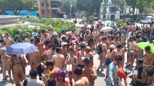 Empieza la primera marcha nudista en CDMX Empieza la primera marcha nudista en CDMX