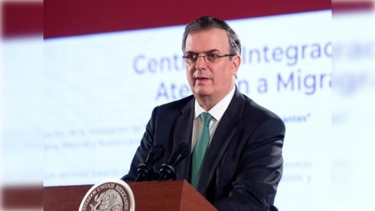 También implícitamente Ebrard está pidiendo permiso al presidente para renunciar a la Cancillería, aunque los demás no quieran, pues él no puede irse sin el aval de su patrón López Obrador. Al presidente no se le puede renunciar en este sistema, y menos en esta circunstancia. Hacerlo sería equiparable a romper con él. Ebrard considera que el cargo le estorba para moverse libremente en una especie de precampaña. AMLO dará pronto instrucciones a Delgado. Lo veremos.