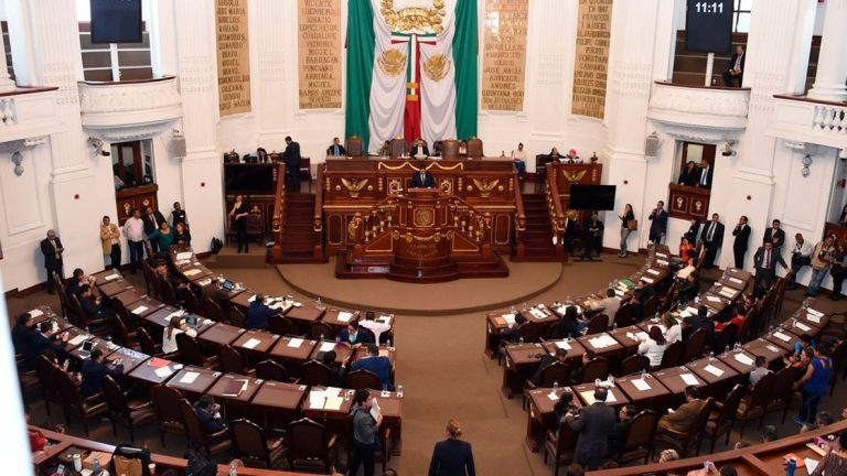 El Congreso capitalino aprobó reformar el artículo 8, numeral 3 del apartado C de la Constitución Política de la Ciudad de México, con el objetivo de consolidar las bases de una ciudad innovadora y de derechos, a iniciativa de Claudia Sheinbaum Pardo, ex titular de la Jefatura de Gobierno, así como de los diputados Diego Orlando Garrido López (PAN) y Carlos Cervantes Godoy (MORENA).