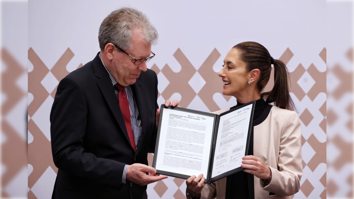 Principal 31 mayo Sheinbaum vs contaminacion plástico OK