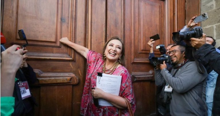 En la praxis política, en la acción política, existe un término que necesita un acontecimiento en el tiempo, en un espacio identificable y en una circunstancia determinada.