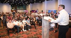 Ante colectivos de jóvenes, Ricardo Monreal Ávila, aspirante a la coordinación de los Comités de Defensa de la Cuarta Transformación, reconoció que el cambio de México ya comenzó gracias a la participación de este sector, “porque cuestionan, tienen visión y aportan propuestas”.