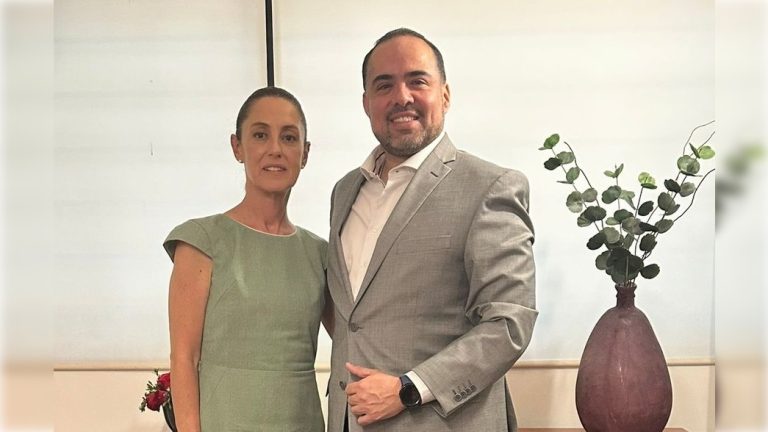 El 'Chimoltrufio' Gonzalo Espina así como dice una cosa, dice otra. Ayer calificaba de "mamarracho" al presidente López Obrador y hoy a poya a Claudia Sheinbaum, de quien dice es más panista que Xóchitl Gálvez.