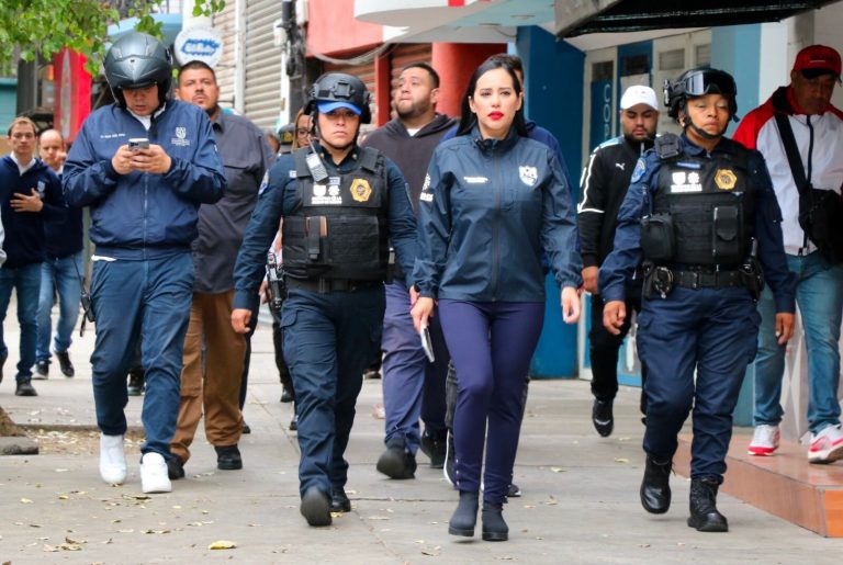 No podría ser de otra manera: si la gente de seguridad de la alcaldesa Sandra Cuevas ha visto agresiones de su jefa hacia periodistas y cómo se expresa despectivamente de ellos, es entendible piensen tener la anuencia para agredir reporteros.