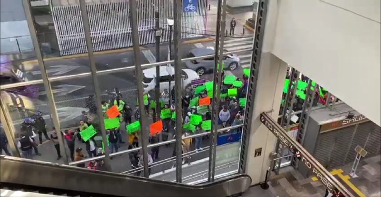 Nada que celebrar. Muy a su pesar, el jefe de Gobierno, Martí Batres tuvo que encabezar la reapertura de 5 estaciones de la Línea 12 del Metro, porque la principal autoridad de esta ciudad tenía que tomar la responsabilidad de la “operatividad segura”, algo que nunca quiso asumir su antecesora, Claudia Sheinbaum, porque ponía en riesgo su carrera presidencial.