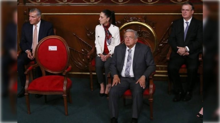 Todo indica que el presidente Andrés Manuel López Obrador regresará al plan original de sólo tres corcholatas: la ganadora, Claudia Sheinbaum; el perdedor, Marcelo Ebrard, y quien le levante el brazo a la triunfadora, Adán López.