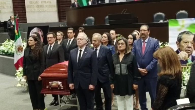 Es una constante en el mundo, y nuestro país no es la excepción, que cuando vienen momentos políticos importantes, muere un actor político que seguramente iba a aportar su inteligencia, su mesura y su amor por México en esa coyuntura.