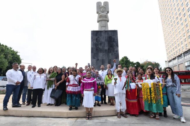 Devela Batres a la Joven de Amajac en Paseo de la Reforma Devela Batres a la Joven de Amajac en Paseo de la Reforma