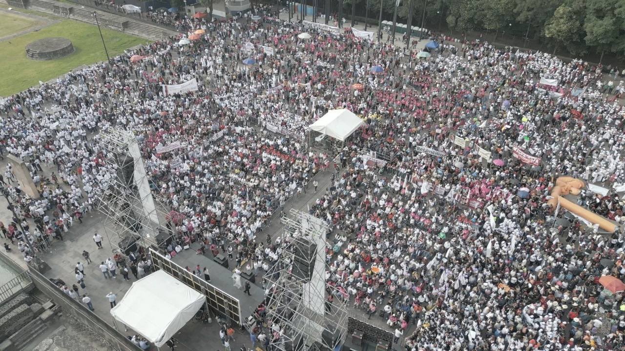 Cierra campaña Monreal ante miles en Tlatelolco