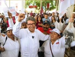 desde la Presidencia de la República se mande una señal muy clara, pública y abierta de que el candidato a la Jefatura de Gobierno de la Ciudad de México será Ricardo Monreal, quien por cierto el miércoles ya con más franqueza aceptó que tiene esa aspiración,