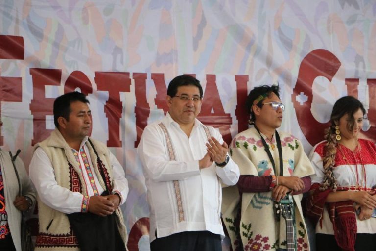 Nos cuentan que en Xochimilco, el alcalde de Morena, José Carlos Acosta, pretende repetir el modelo del también edil morenista Francisco Chíguil para la Gustavo A. Madero (GAM), pero sin la misma formalidad de fondo.