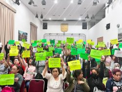 Acusan de un absurdo a los dos principales líderes la organización llamada “Yo también soy víctima de la Línea 12”, Alina Vázquez y Armando Bravo, sólo para frenar el movimiento que encabezan en demanda de una indemnización por los daños que han sufrido, atribuibles al Gobierno capitalino. FOTO: Especial