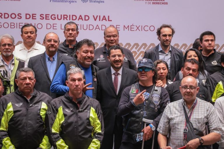 El Jefe de Gobierno, Martí Batres, anunció modificaciones al Reglamento de Tránsito de la CDMX para hacer más drásticas las medidas de control para los motociclistas, a fin de reducir accidentes mortales en que estén involucrados estos vehículos. FOTO: GCDMX