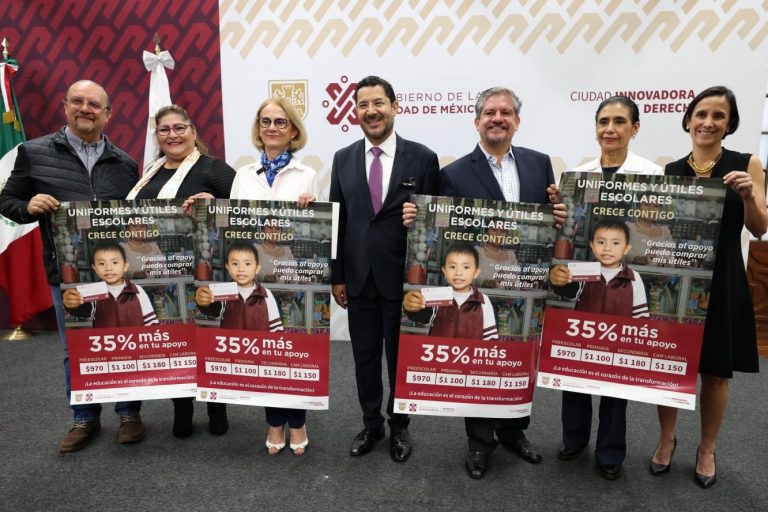 Los padres y madres de familia de un millón 250 mil niñas y niños de la Ciudad de México empezaron a recibir desde este martes los recursos correspondientes al Programa de “Uniformes y Útiles Escolares”, para el ciclo escolar 2023-2024, por lo cual se les entregarán entre 970 y mil 180 pesos, de acuerdo con el nivel de estudios en el que se encuentren.