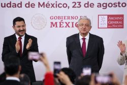 El jefe de Gobierno, Martí Batres exhortó a las dependencias de la administración capitalina a evitar usar recursos públicos, programas y vehículos oficiales para intervenir en las elecciones de 2024. FOTO: Gobierno CDMX